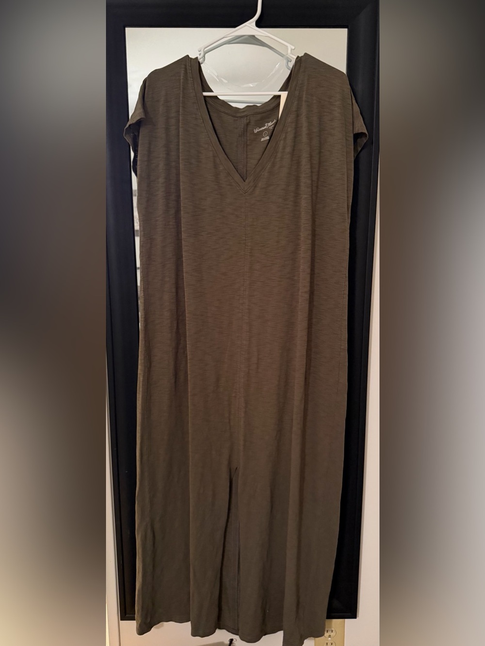 Universal Thread Olive V-Neck short sleeve casual maxi dress